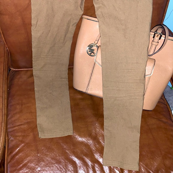 EUC Booty Shaping Khaki Leggings Practically New - Picture 8 of 12